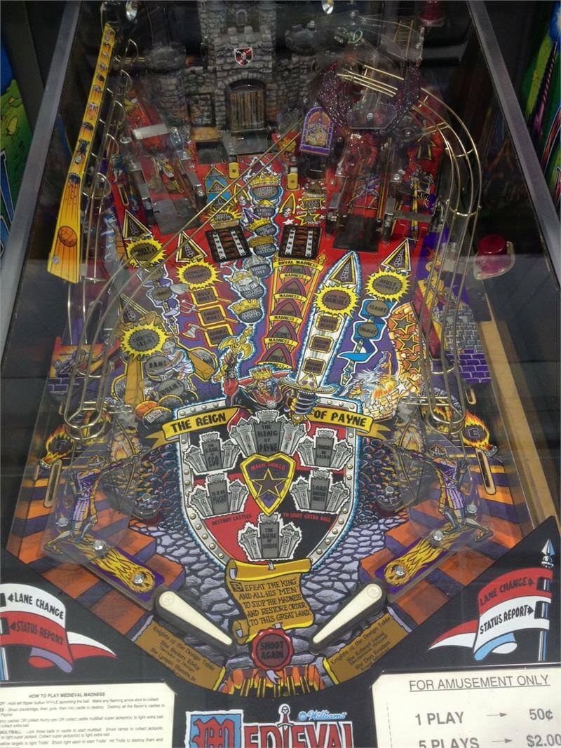 Medieval Madness Pinball Machine by Williams — view 2