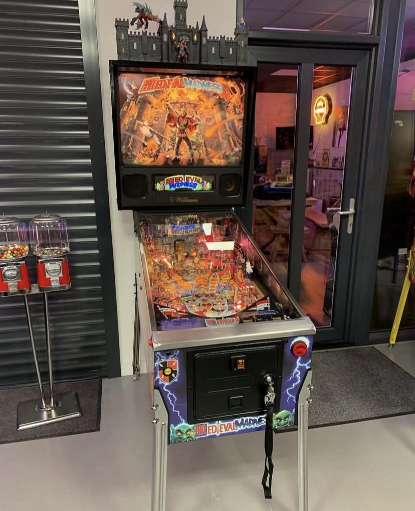 Medieval Madness Pinball Machine — view 3