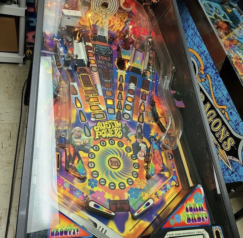 Austin Powers Pinball Machine — view 6