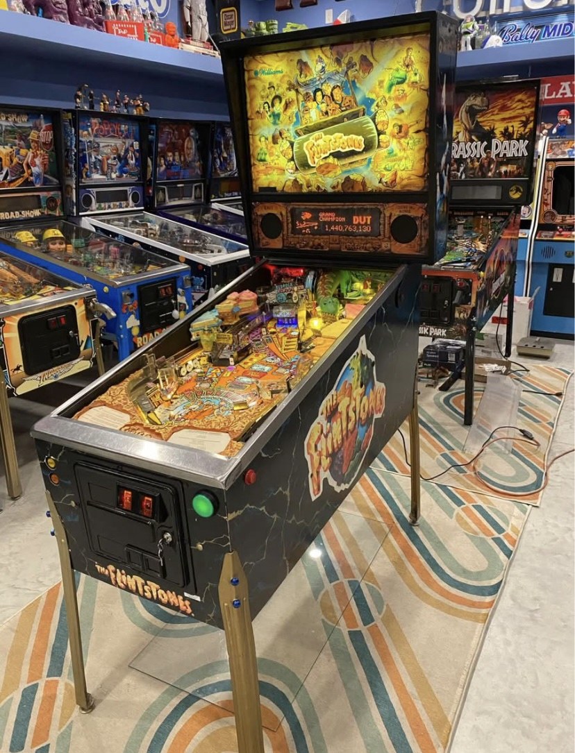 Flintstones Pinball Machine — view 4