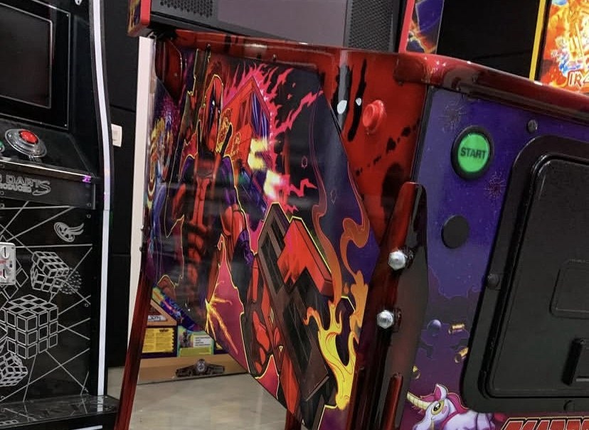 Deadpool Pro Pinball Machine by Stern — view 3