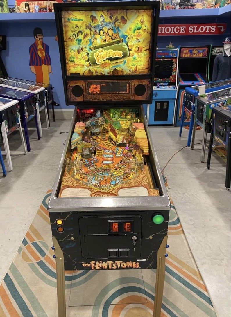 Flintstones Pinball Machine — view 3