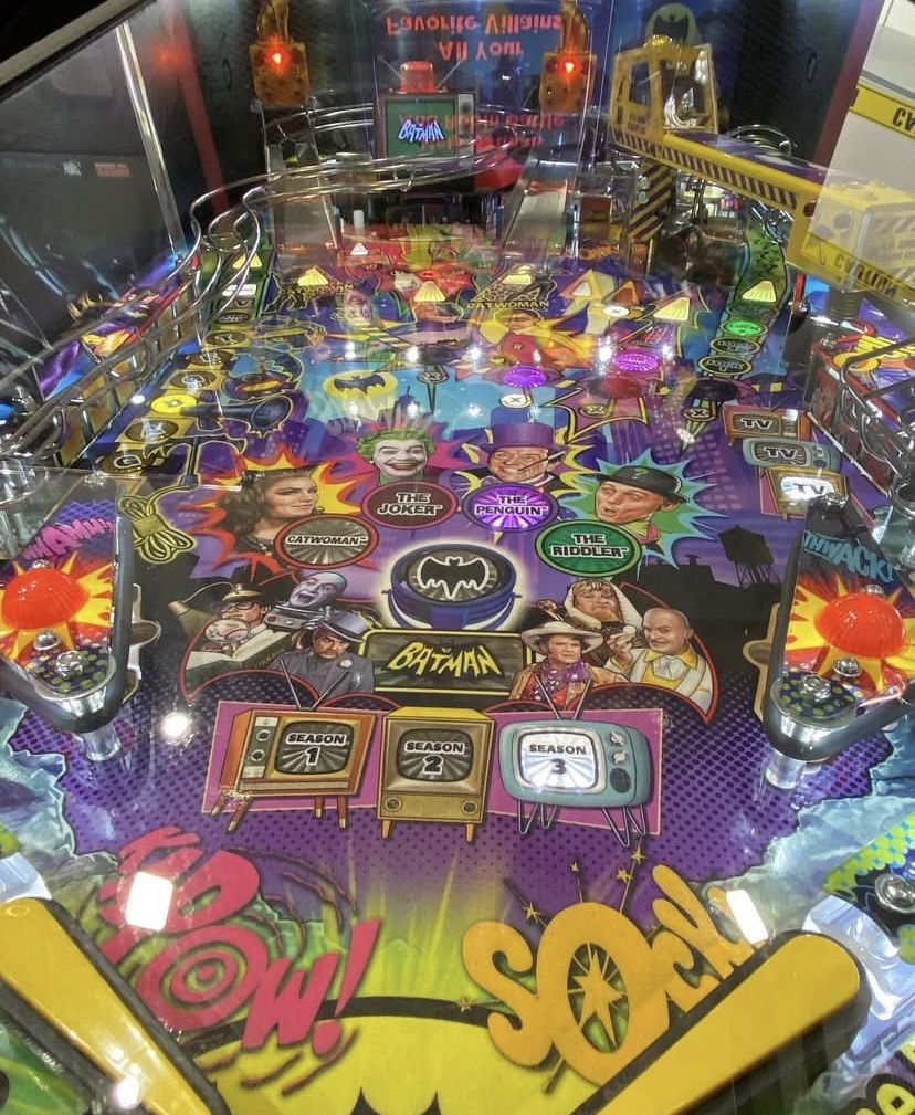 Batman 66 Premium Pinball Machine — view 4