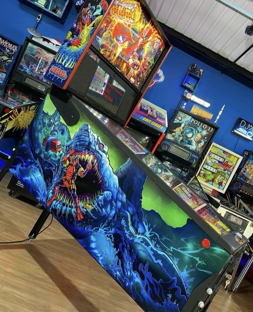 Deadpool Premium Pinball Machine by Stern — view 4