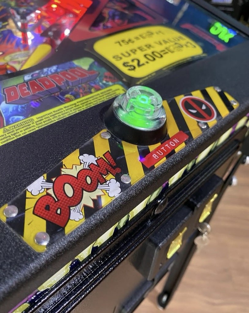 Deadpool Premium Pinball Machine by Stern — view 10