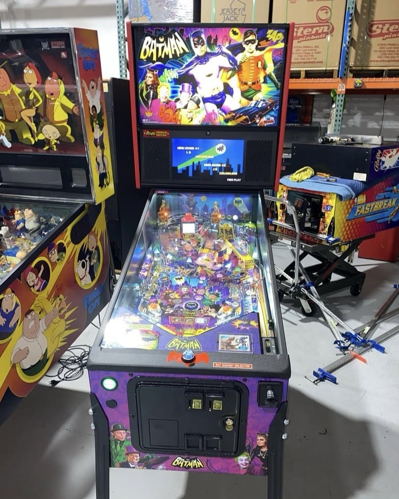 Batman 66 Premium Pinball Machine — view 8