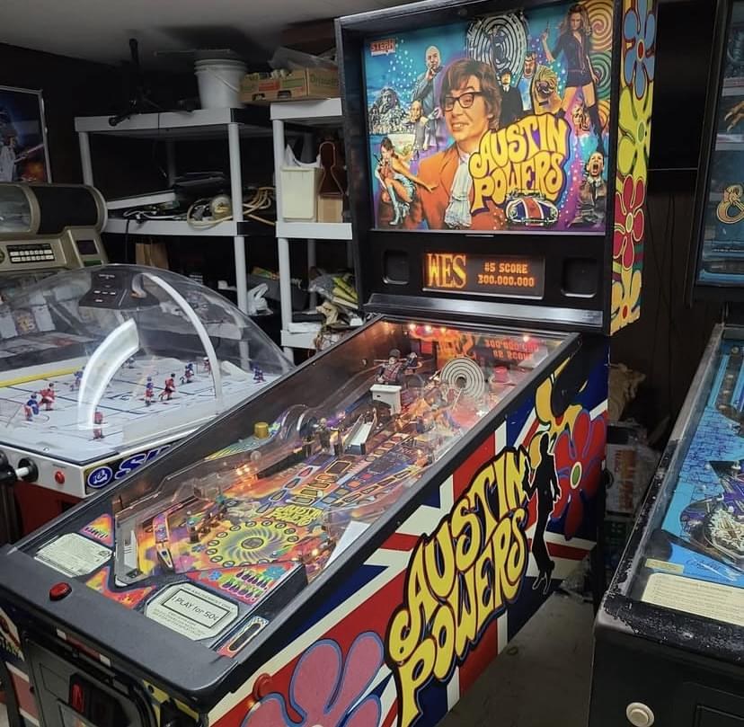 Austin Powers Pinball Machine — view 2