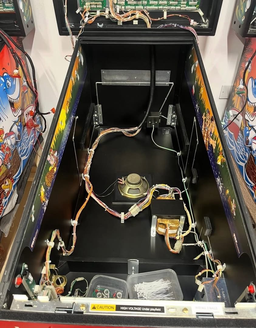 Fish Tales Pinball Machine — view 10