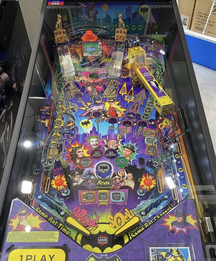 Batman 66 Premium Pinball Machine — view 3