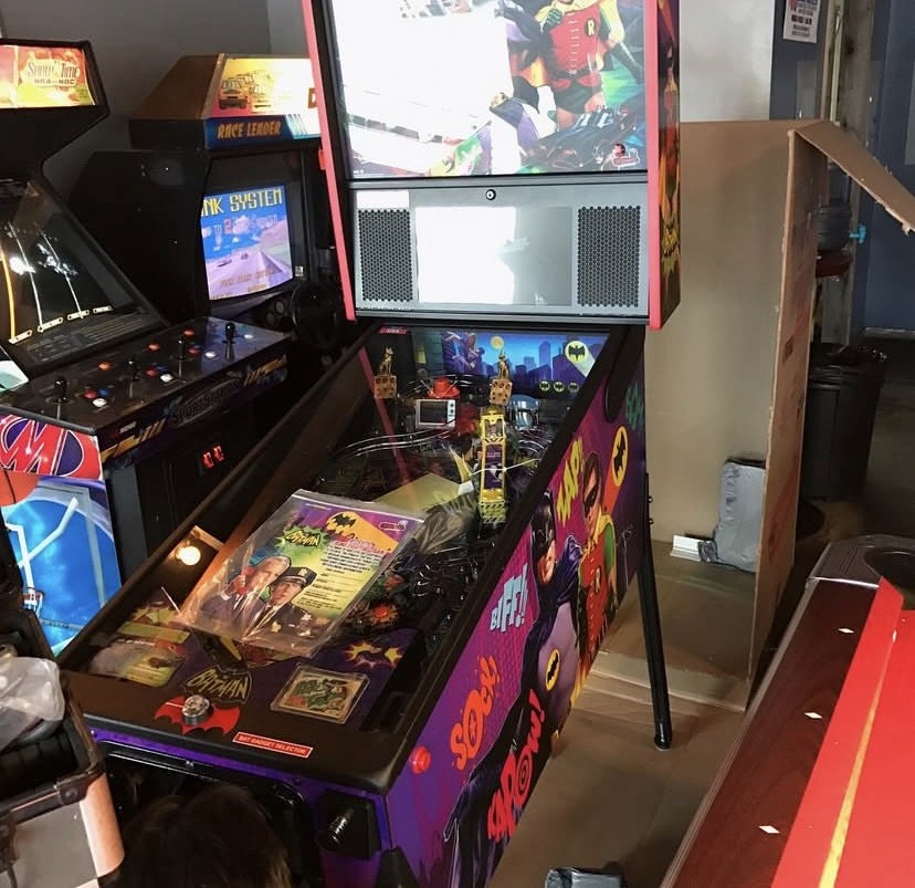 Batman 66 Premium Pinball Machine — view 9