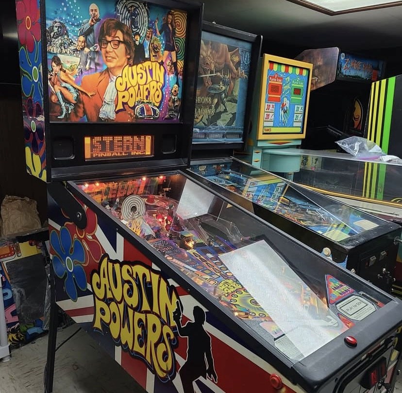 Austin Powers Pinball Machine — view 4