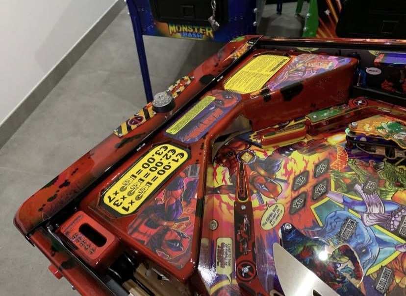 Deadpool Pro Pinball Machine by Stern — view 8