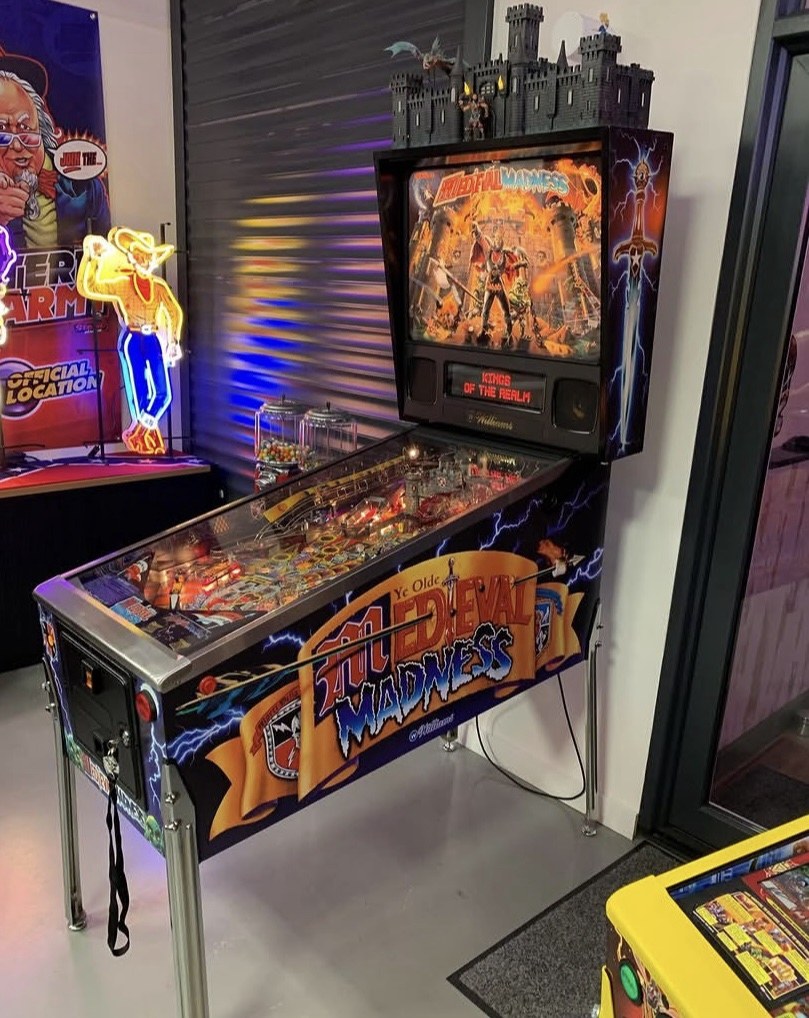 Medieval Madness Pinball Machine — view 8