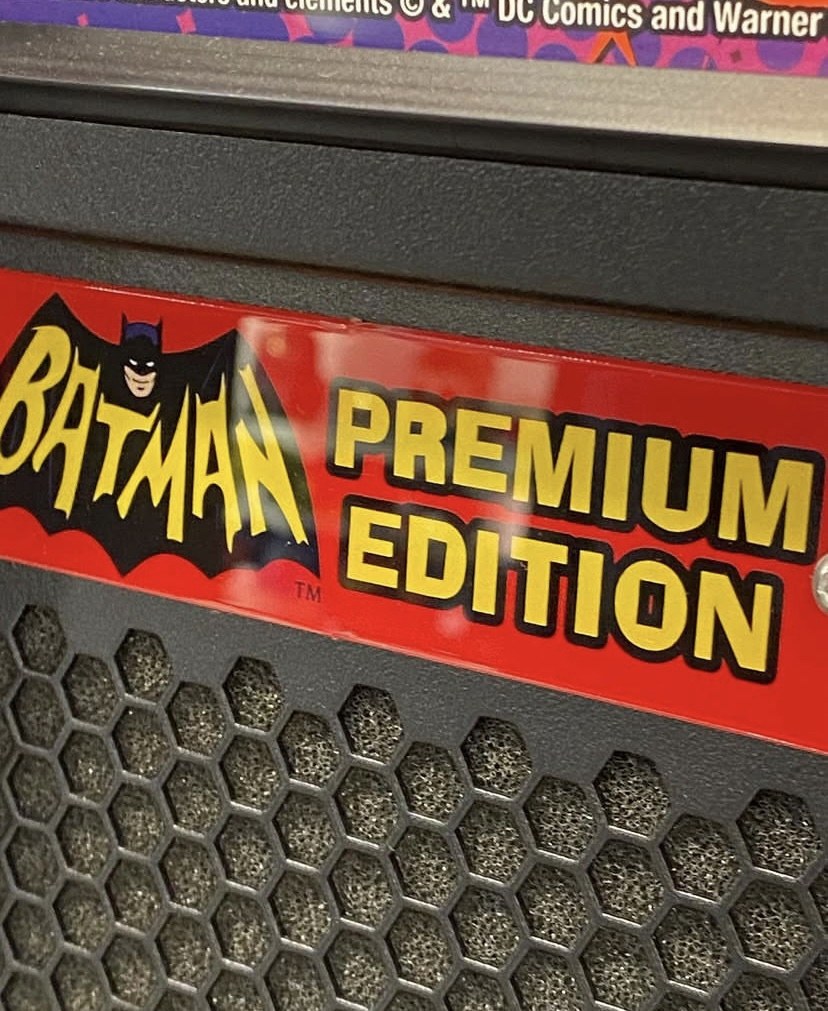 Batman 66 Premium Pinball Machine — view 6