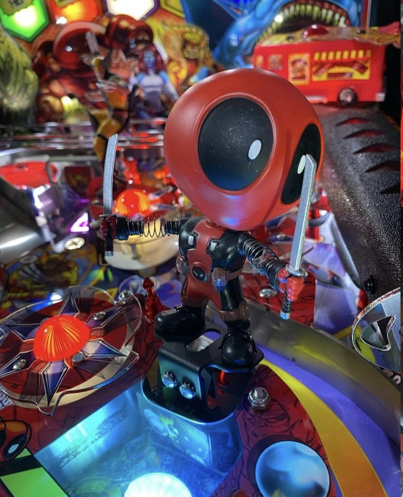 Deadpool Premium Pinball Machine by Stern — view 6